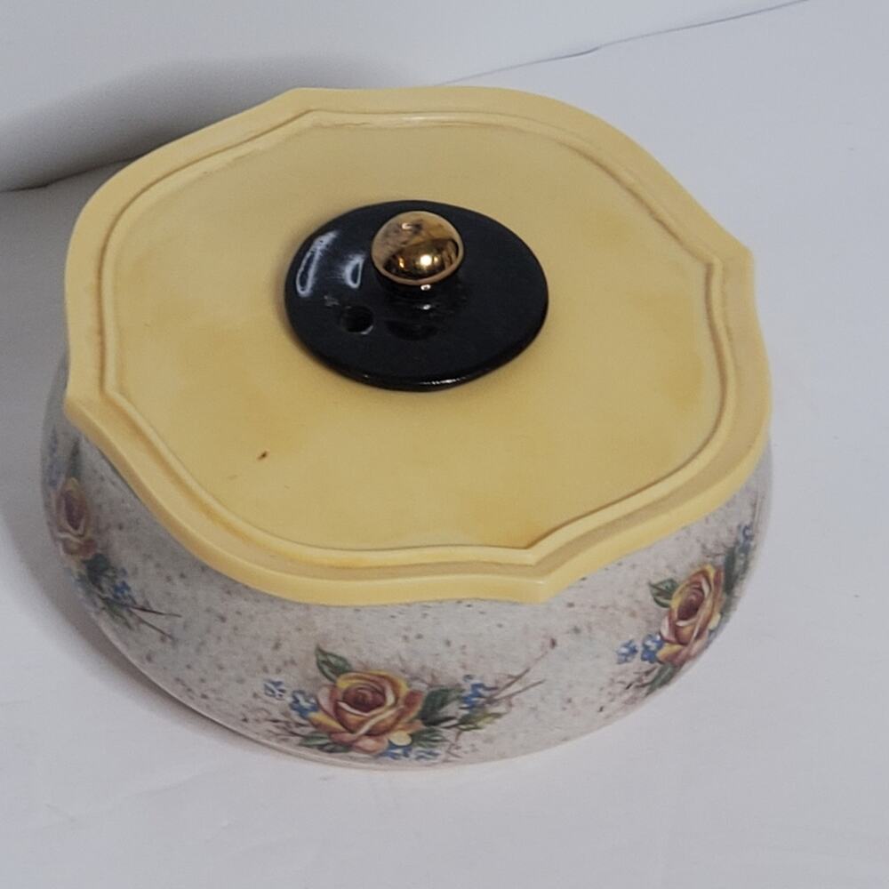 Vintage Ceramic and Plastic Lidded floral powder dish in Great used condition